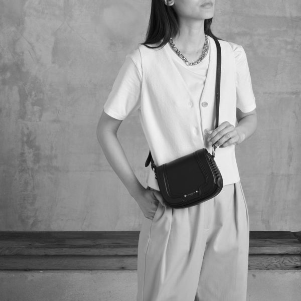 Small Ella crossbody bag in grained leather - Image 4